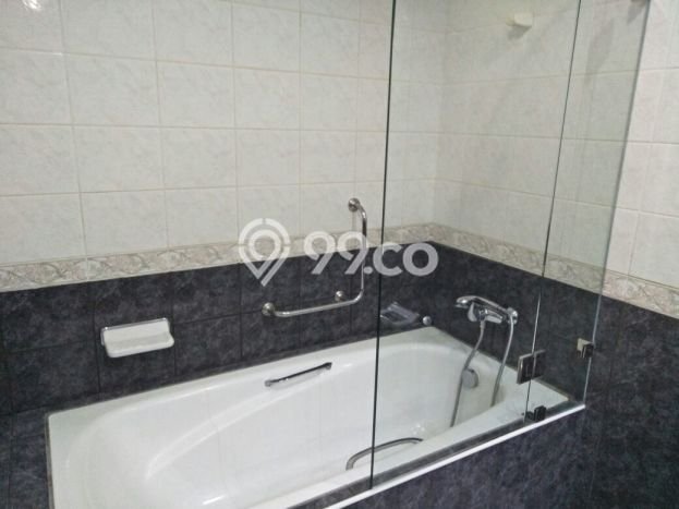 Apartemen Disewakan 3 Kamar Hemat Siap Huni di Jakarta Selatan, Luas 155m2 Apartemen Disewakan 3 Kamar Hemat Siap Huni di Jakarta Selatan, Luas 155m2