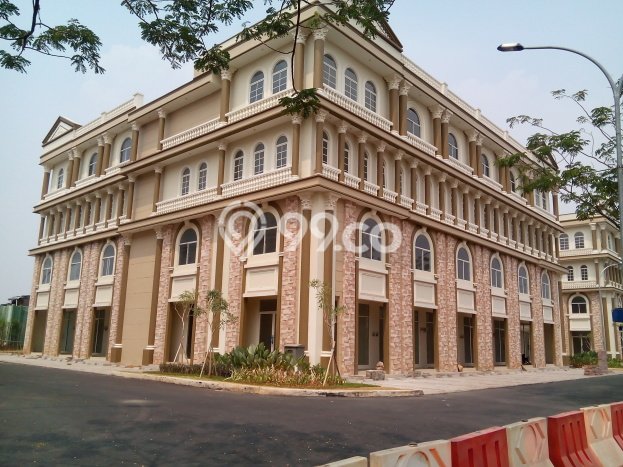 Ruko Dijual di Prime Area Jakarta Barat Luas 202m2 Ruko Dijual di Prime Area Jakarta Barat Luas 202m2