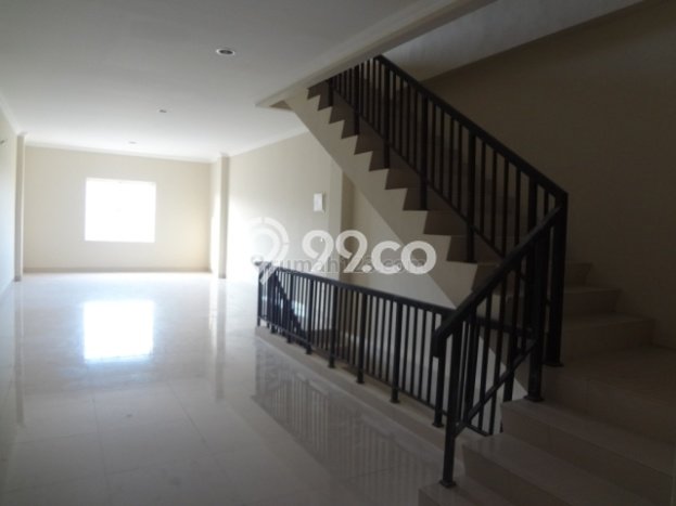 HARGA SPESIAL! Ruko Kawasan Green Lake City, Luas 235m², Area Utama HARGA SPESIAL! Ruko Kawasan Green Lake City, Luas 235m², Area Utama