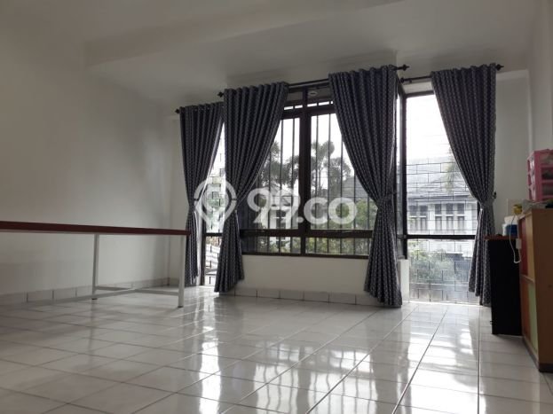 Terawat 3,5 Lantai (Full Renov) di Sayap Soekarno Hatta, Pasirluyu Terawat 3,5 Lantai (Full Renov) di Sayap Soekarno Hatta, Pasirluyu