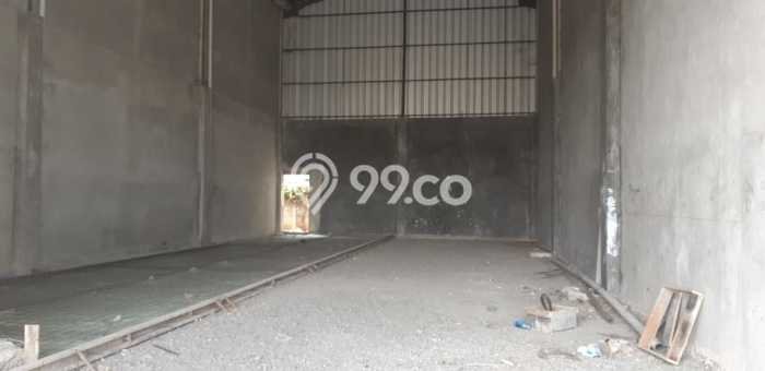 LOKASI PREMIUM! Gudang di Periuk, Luas 200m², Akses Utama LOKASI PREMIUM! Gudang di Periuk, Luas 200m², Akses Utama