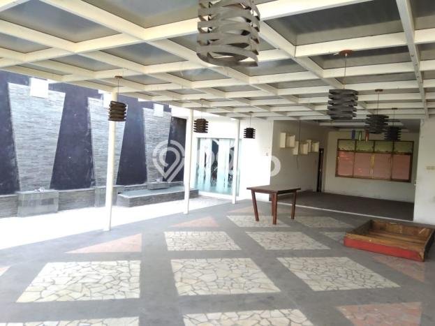 Komersial di Brumbungan, Luas 150m², Jalan Utama, Siap Bisnis Komersial di Brumbungan, Luas 150m², Jalan Utama, Siap Bisnis