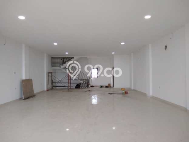 KAWASAN KOMERSIAL! Ruko Disewakan Kawasan , Luas 580m2m², Akses Utama KAWASAN KOMERSIAL! Ruko Disewakan Kawasan , Luas 580m2m², Akses Utama