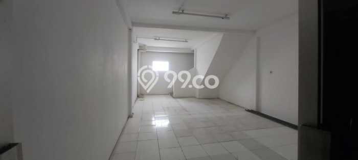 LOKASI PREMIUM! Ruko di Pabaton, Luas 375m², Mainroad, Area Komersial LOKASI PREMIUM! Ruko di Pabaton, Luas 375m², Mainroad, Area Komersial