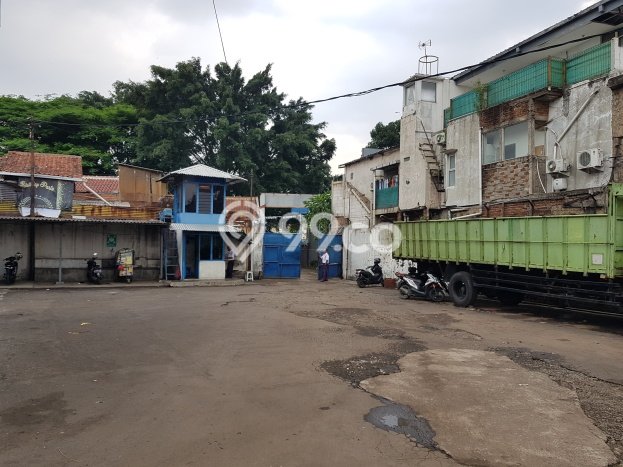 Gudang di Pajajaran, Luas 1800m², Area Komersial, Jalan Utama Gudang di Pajajaran, Luas 1800m², Area Komersial, Jalan Utama