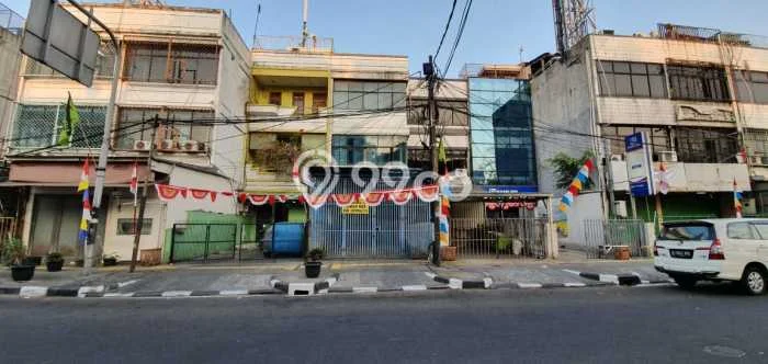 Ruko Bagus Dijual LB 225m2 Lokasi Strategis Jakarta Barat Area Cocok untuk Berbisnis Ruko Bagus Dijual LB 225m2 Lokasi Strategis Jakarta Barat Area Cocok untuk Berbisnis