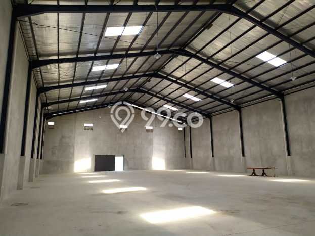 Pabrik Area Premium di Cikarang, Luas 1100m², Mainroad Pabrik Area Premium di Cikarang, Luas 1100m², Mainroad
