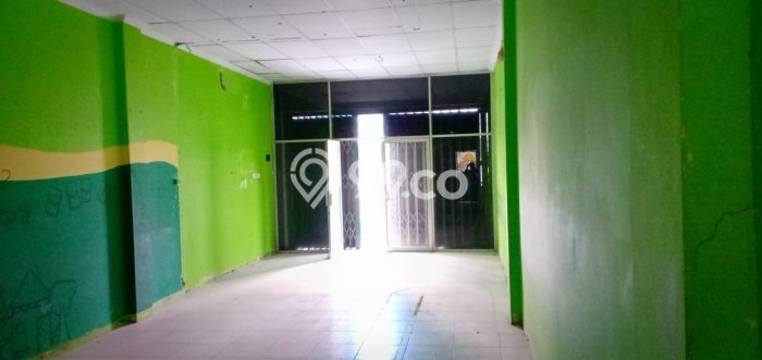 LOKASI STRATEGIS! Ruko di Srengseng, Luas 300m², Keramaian Tinggi LOKASI STRATEGIS! Ruko di Srengseng, Luas 300m², Keramaian Tinggi