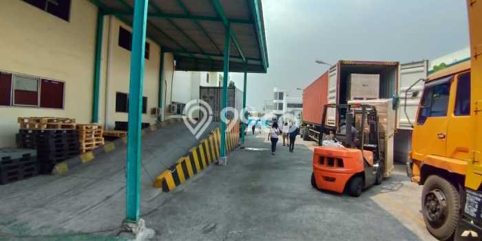 LOKASI PREMIUM! Gudang di , Luas 4900m2m², Akses Utama LOKASI PREMIUM! Gudang di , Luas 4900m2m², Akses Utama