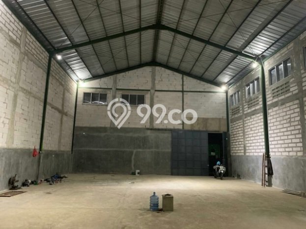 Lokasi Strategis! Dijual Gudang Bisnis di Babakan Ciparay, Bandung Kondisi Bagus Lokasi Strategis! Dijual Gudang Bisnis di Babakan Ciparay, Bandung Kondisi Bagus