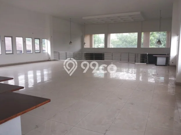 Kantor Kawasan Komersial di Surapati, Luas 1600m², Disewakan, Ready Digunakan Kantor Kawasan Komersial di Surapati, Luas 1600m², Disewakan, Ready Digunakan