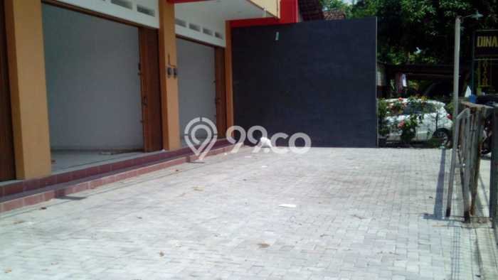 Ruko baru tepi jalan utama cocok utnuk apotik, toko, kantor dekat UTY Ruko baru tepi jalan utama cocok utnuk apotik, toko, kantor dekat UTY