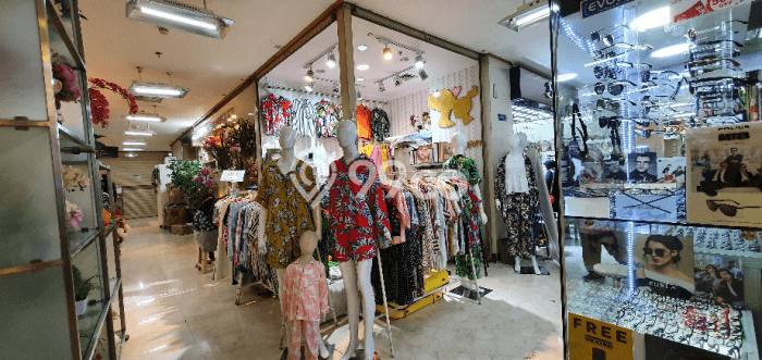 AREA KOMERSIAL! Komersial Disewakan Kawasan Kuningan, Luas 7m², Area Utama, Ready Usaha AREA KOMERSIAL! Komersial Disewakan Kawasan Kuningan, Luas 7m², Area Utama, Ready Usaha