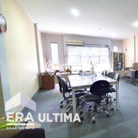LOKASI PREMIUM! Ruko Kawasan Mekar Wangi, Luas 210m², Jalan Strategis LOKASI PREMIUM! Ruko Kawasan Mekar Wangi, Luas 210m², Jalan Strategis