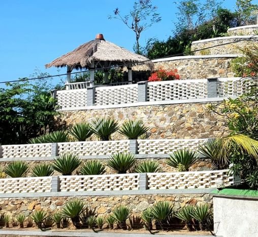 Unit Komersial Dijual di Pujut Lombok Tengah Luas Tanah 1760m2, Luas Bangunan 1760m2 Unit Komersial Dijual di Pujut Lombok Tengah Luas Tanah 1760m2, Luas Bangunan 1760m2