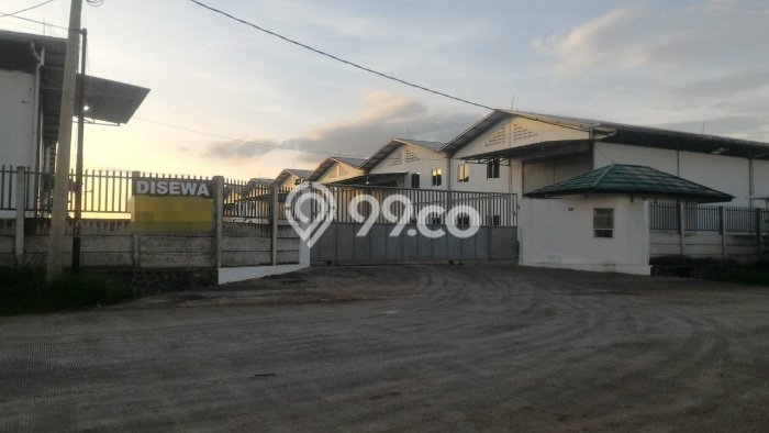 LOKASI STRATEGIS! Gudang For Rent di Legok, Luas 550m², Area Komersial LOKASI STRATEGIS! Gudang For Rent di Legok, Luas 550m², Area Komersial
