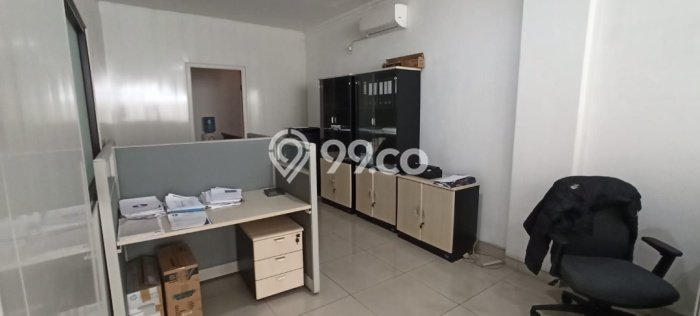Ruko Dijual di Jakarta Barat LT 73m2 & LB 256m2 Lokasi Terbaik! Ruko Dijual di Jakarta Barat LT 73m2 & LB 256m2 Lokasi Terbaik!