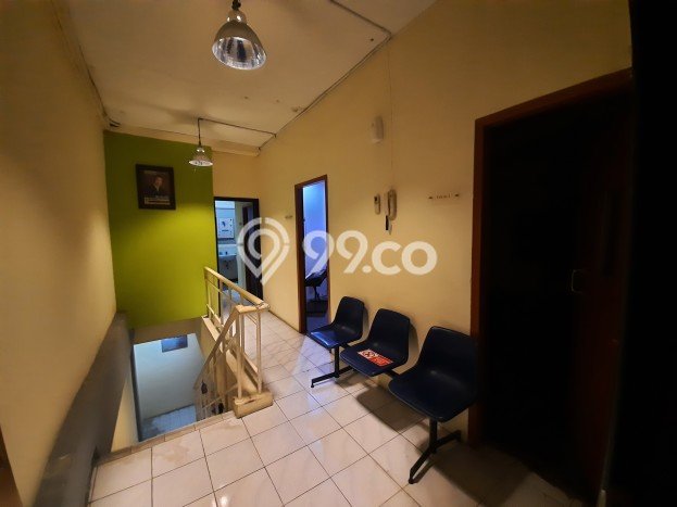 AREA SUPER PREMIUM! Ruko Kawasan Dukuh Pakis, Luas 180m², Ramai Pengunjung AREA SUPER PREMIUM! Ruko Kawasan Dukuh Pakis, Luas 180m², Ramai Pengunjung