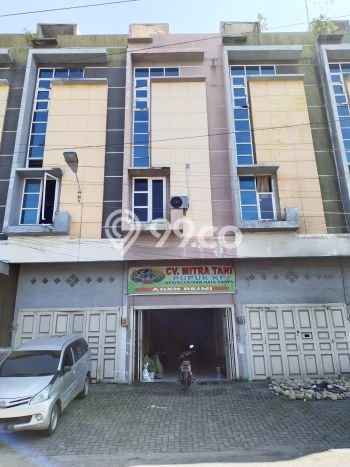 LOKASI SUPER STRATEGIS! Ruko di Medan Area, Luas 192m², Prospek Pengunjung LOKASI SUPER STRATEGIS! Ruko di Medan Area, Luas 192m², Prospek Pengunjung