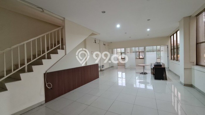 Ruko Disewa di Jakarta Barat dengan LB 315m2 Area Komersial Ramai Ruko Disewa di Jakarta Barat dengan LB 315m2 Area Komersial Ramai