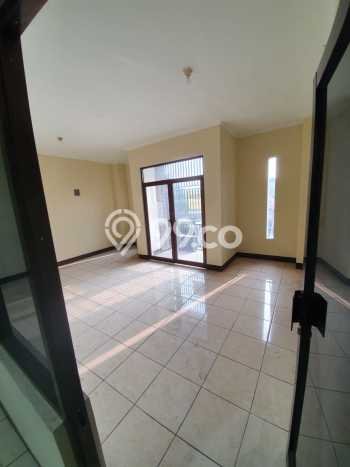 KAWASAN PREMIUM! Ruko Kawasan Regol, Luas 180m², Area Komersial KAWASAN PREMIUM! Ruko Kawasan Regol, Luas 180m², Area Komersial