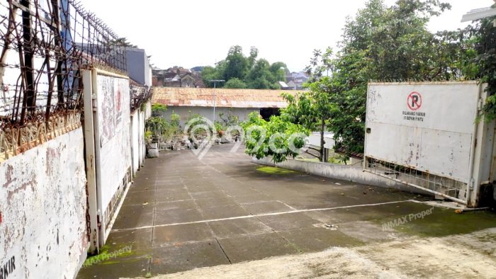 Unit Komersial Dijual di Malang LT 3217m2 & LB 600m2 Unit Komersial Dijual di Malang LT 3217m2 & LB 600m2
