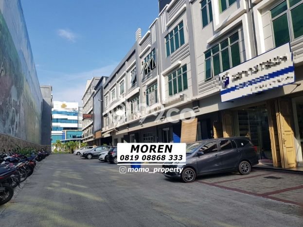 Ruko Kawasan Bisnis Kawasan Pantai Indah Kapuk, Luas 128m², Ramai Ruko Kawasan Bisnis Kawasan Pantai Indah Kapuk, Luas 128m², Ramai