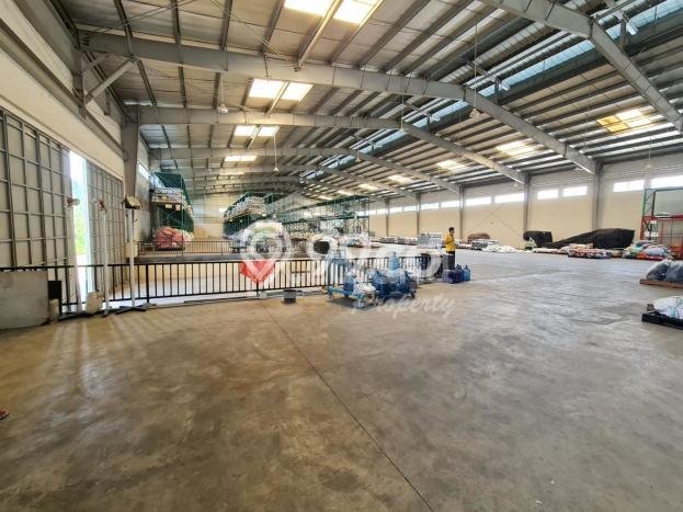 LOKASI PREMIUM! Gudang Kawasan Ngaliyan, Luas 2450m², Mainroad, Kawasan Bisnis LOKASI PREMIUM! Gudang Kawasan Ngaliyan, Luas 2450m², Mainroad, Kawasan Bisnis
