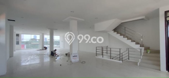 Ruko Area Strategis di Serpong, Luas 284m², Akses Strategis Ruko Area Strategis di Serpong, Luas 284m², Akses Strategis