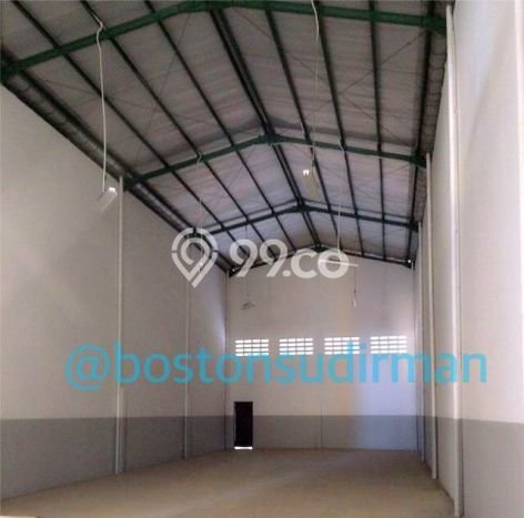 INVESTASI MENGUNTUNGKAN! Gudang Kawasan Cakung, Luas 162m², Kawasan Komersial INVESTASI MENGUNTUNGKAN! Gudang Kawasan Cakung, Luas 162m², Kawasan Komersial
