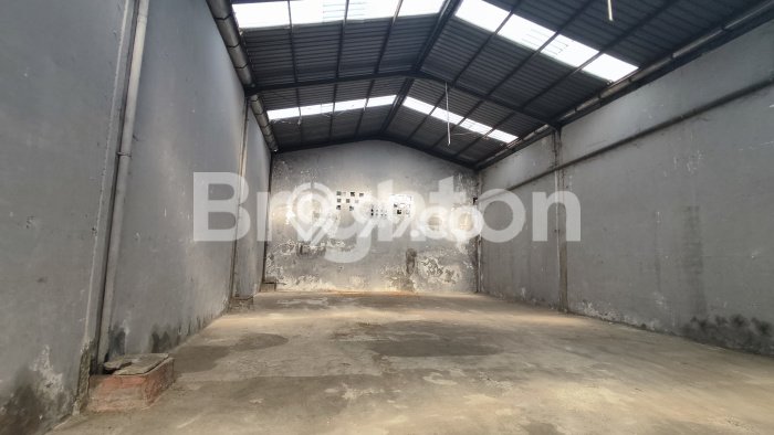 Unit Gudang Dijual di Tandes Surabaya Luas Bangunan 300m2 Unit Gudang Dijual di Tandes Surabaya Luas Bangunan 300m2