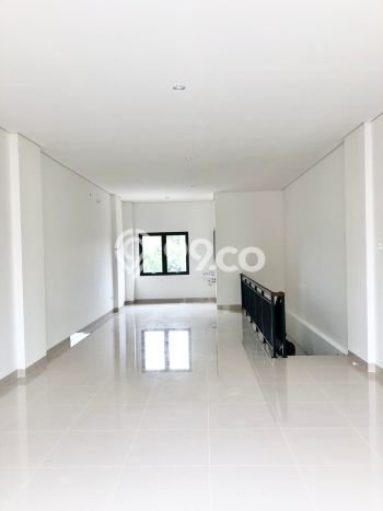 LOKASI STRATEGIS! Ruko Kawasan BSD City, Luas 178m2m², Sentra Perdagangan LOKASI STRATEGIS! Ruko Kawasan BSD City, Luas 178m2m², Sentra Perdagangan