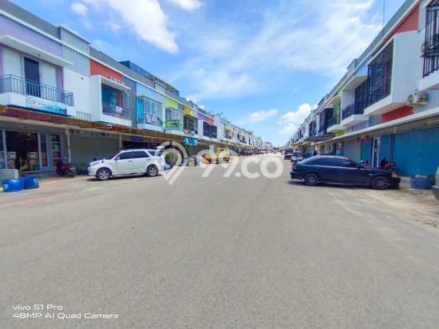Ruko Strategis Kawasan Bengkong, Luas 85m², Jalan Utama, Berkembang Ruko Strategis Kawasan Bengkong, Luas 85m², Jalan Utama, Berkembang