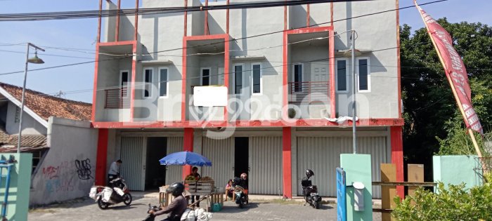 Ruko Premium Kawasan Banguntapan, Luas 90m2m², Jalan Utama, Tingkat Keramaian Tinggi Ruko Premium Kawasan Banguntapan, Luas 90m2m², Jalan Utama, Tingkat Keramaian Tinggi