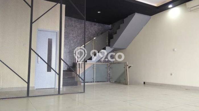 Ruko Strategis Kawasan , Luas 200m2m², Lokasi Bisnis, Akses Bandung, Bandung Ruko Strategis Kawasan , Luas 200m2m², Lokasi Bisnis, Akses Bandung, Bandung