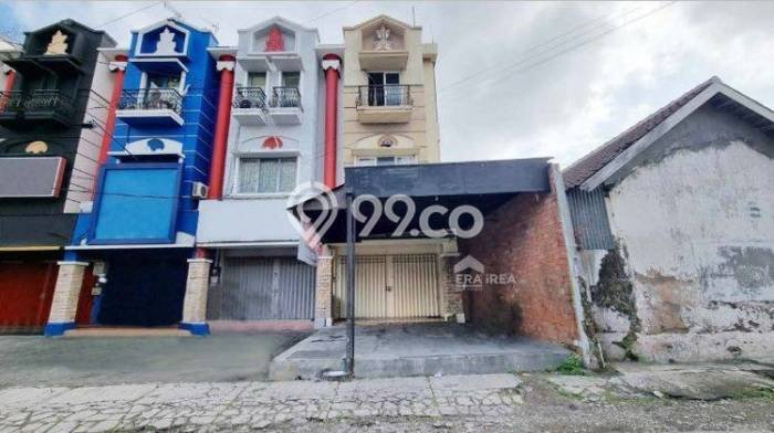 LOKASI PREMIUM! Ruko di Jebres, Luas 500m², Mainroad, Kawasan Bisnis LOKASI PREMIUM! Ruko di Jebres, Luas 500m², Mainroad, Kawasan Bisnis