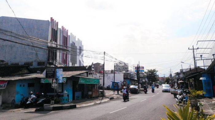 KAWASAN PREMIUM! Ruko di Sampangan, Luas 200m², Jalan Utama KAWASAN PREMIUM! Ruko di Sampangan, Luas 200m², Jalan Utama