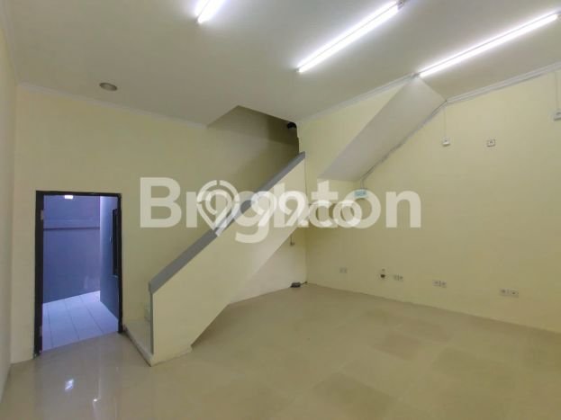 LOKASI STRATEGIS! Ruko di Ubung Kaja, Luas 130m², Keramaian Terjamin LOKASI STRATEGIS! Ruko di Ubung Kaja, Luas 130m², Keramaian Terjamin