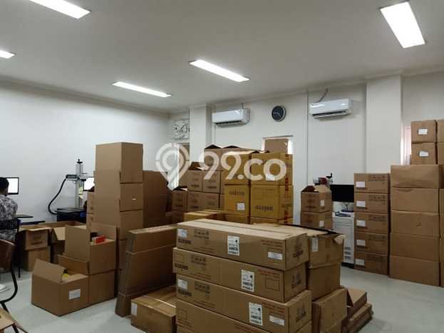 AREA KOMERSIAL! Gudang di Gading Serpong, Luas 300m², Jalan Utama AREA KOMERSIAL! Gudang di Gading Serpong, Luas 300m², Jalan Utama