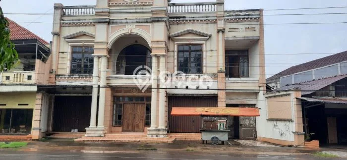 Area Ramai! Ruko Dijual di Tahunan untuk Bisnis Luas Bangunan 1552m2 Area Ramai! Ruko Dijual di Tahunan untuk Bisnis Luas Bangunan 1552m2