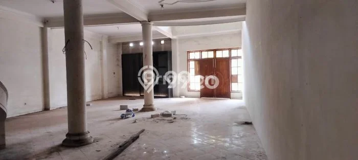 Area Ramai! Ruko Dijual di Tahunan untuk Bisnis Luas Bangunan 1552m2 Area Ramai! Ruko Dijual di Tahunan untuk Bisnis Luas Bangunan 1552m2