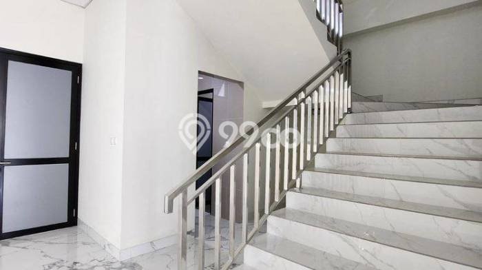 Untuk Dijual! Kantor di Jatiwaringin Jakarta Timur LT 231m2 / LB 750m2 Kawasan Bisnis Untuk Dijual! Kantor di Jatiwaringin Jakarta Timur LT 231m2 / LB 750m2 Kawasan Bisnis