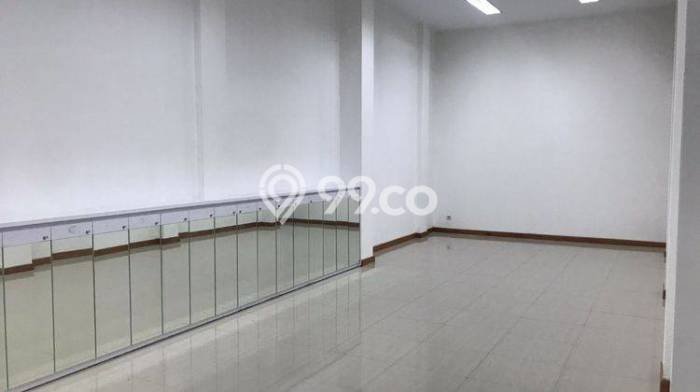 Disewakan Gudang di Kawasan Ramai BSD Luas 612m2 Disewakan Gudang di Kawasan Ramai BSD Luas 612m2