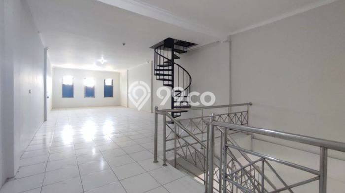 Ruko Dijual di Bandung LT 70m2 & LB 190m2 Lokasi Terbaik! Ruko Dijual di Bandung LT 70m2 & LB 190m2 Lokasi Terbaik!