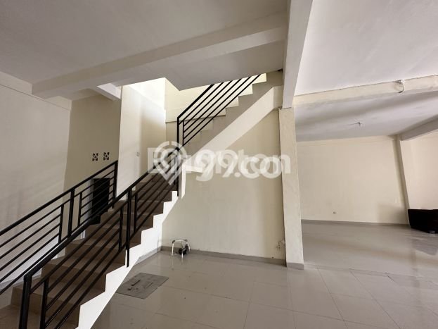 Disewakan Ruko komersial di Colomadu luas bangunan 300m2 Disewakan Ruko komersial di Colomadu luas bangunan 300m2