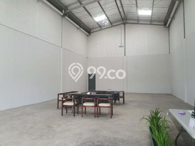 LOKASI PREMIUM! Gudang di Batujajar, Luas 162m², Akses Strategis LOKASI PREMIUM! Gudang di Batujajar, Luas 162m², Akses Strategis