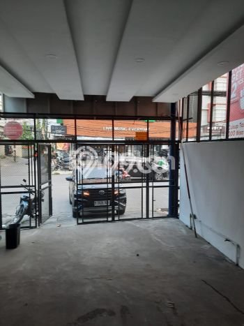LOKASI PREMIUM! Ruko Kawasan Taman Ratu, Luas 240m², Area Bisnis LOKASI PREMIUM! Ruko Kawasan Taman Ratu, Luas 240m², Area Bisnis
