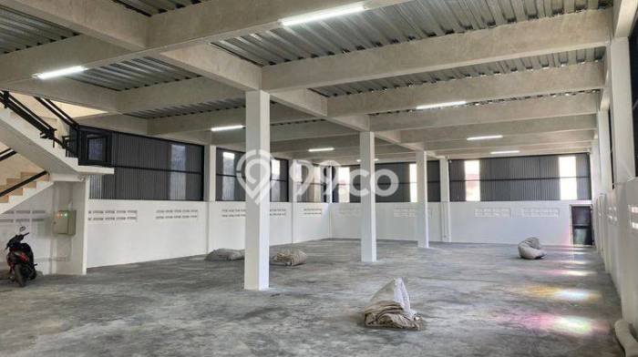 Unit Gudang Paling Strategis di Cipondoh Tangerang dengan LB 1013m2 Unit Gudang Paling Strategis di Cipondoh Tangerang dengan LB 1013m2