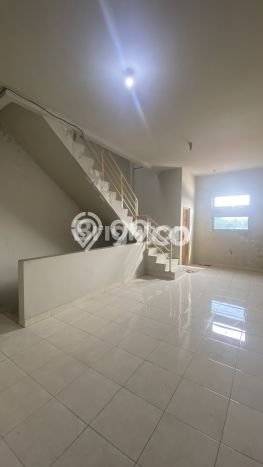 Lokasi Strategis! Dijual Ruko Bisnis di Serpong, Tangerang Selatan Kondisi Baik Lokasi Strategis! Dijual Ruko Bisnis di Serpong, Tangerang Selatan Kondisi Baik