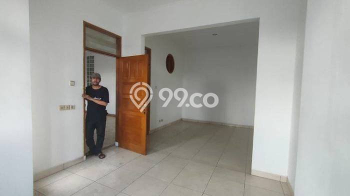 FOR SALE! Ruko di Antapani Bandung, LT 180m2, LB 393m2 FOR SALE! Ruko di Antapani Bandung, LT 180m2, LB 393m2
